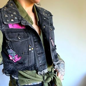 Current mood cropped studded denim vest patches